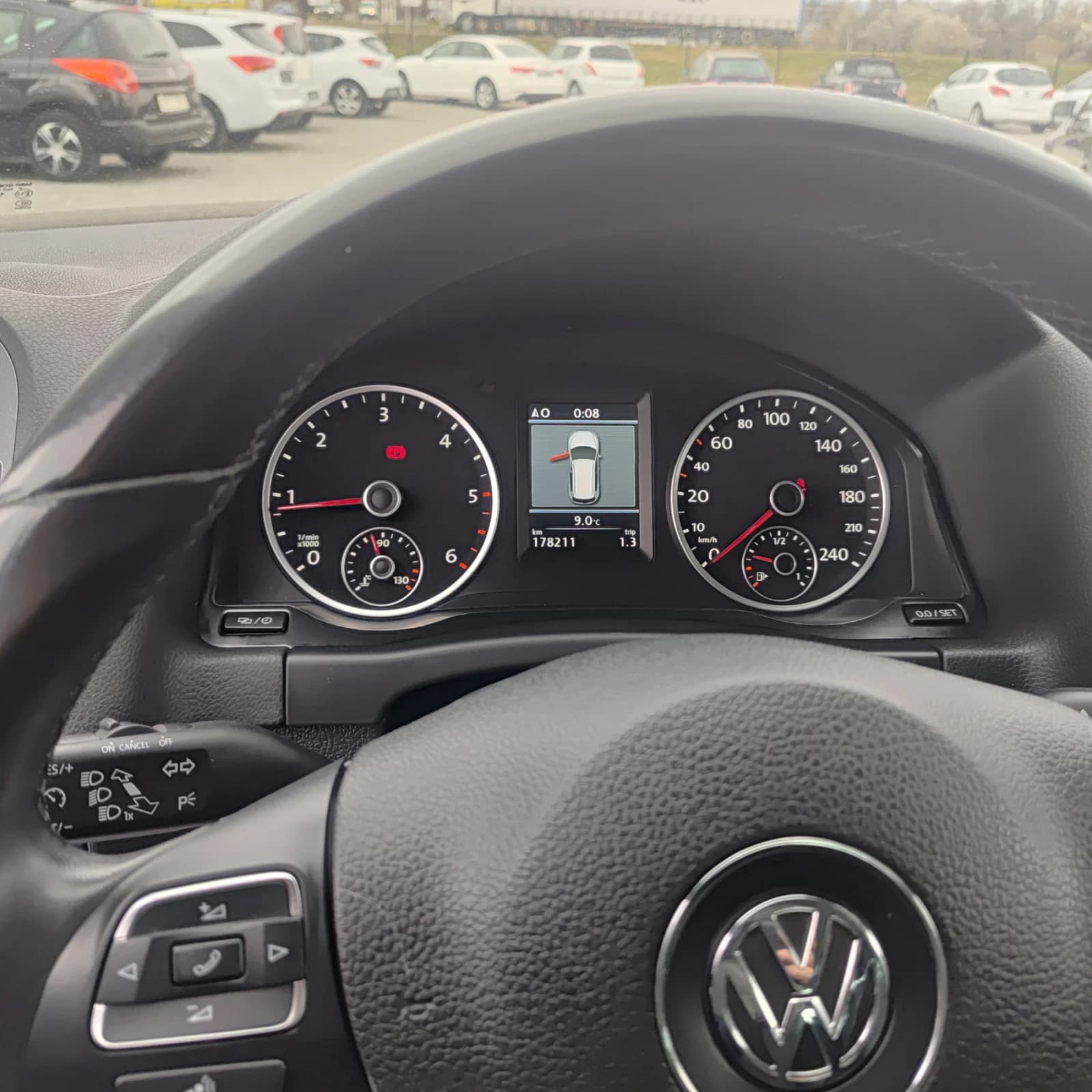 VW Tiguan Tiguan - Image 10