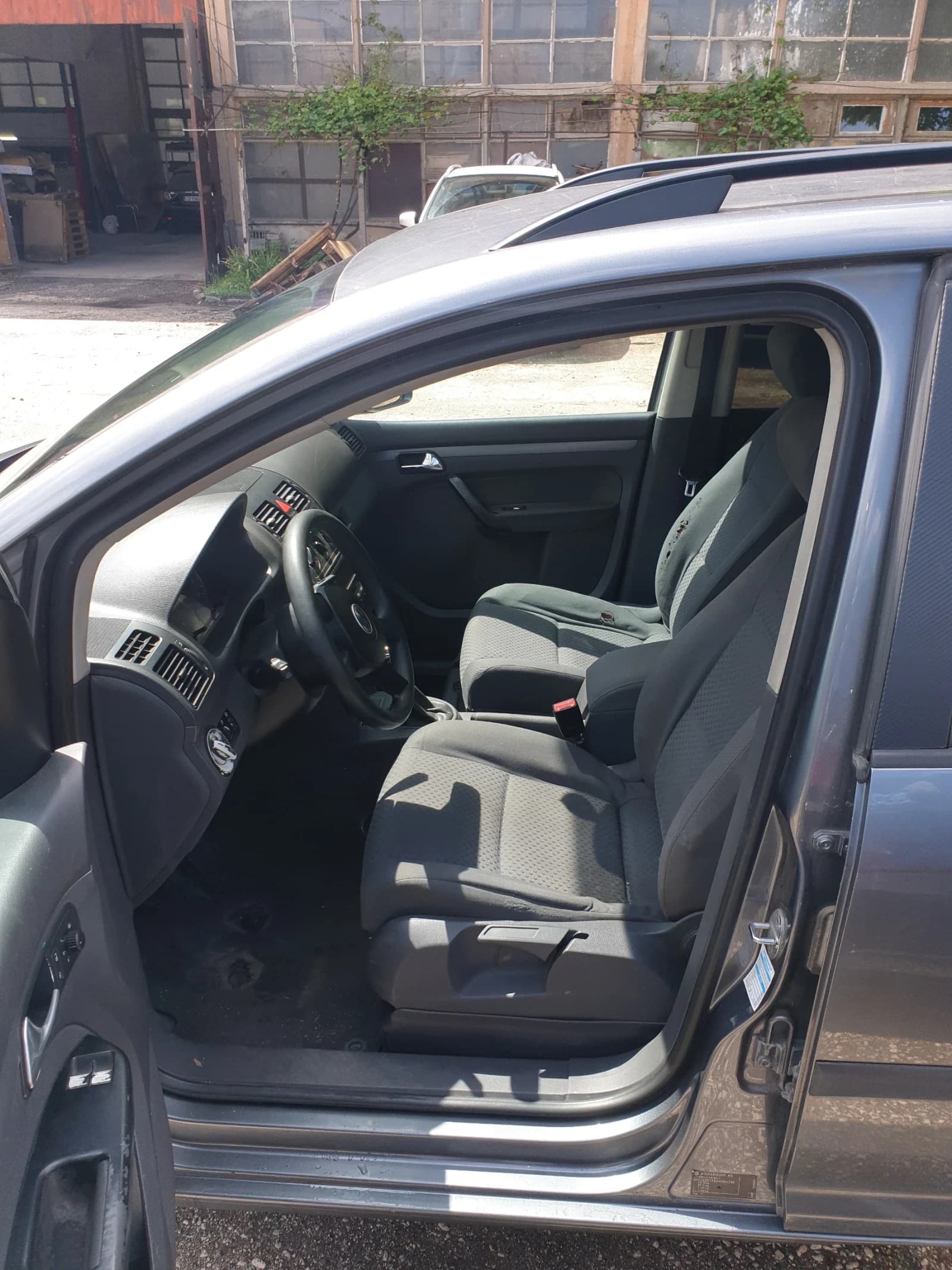 VW Touran Touran - Image 7