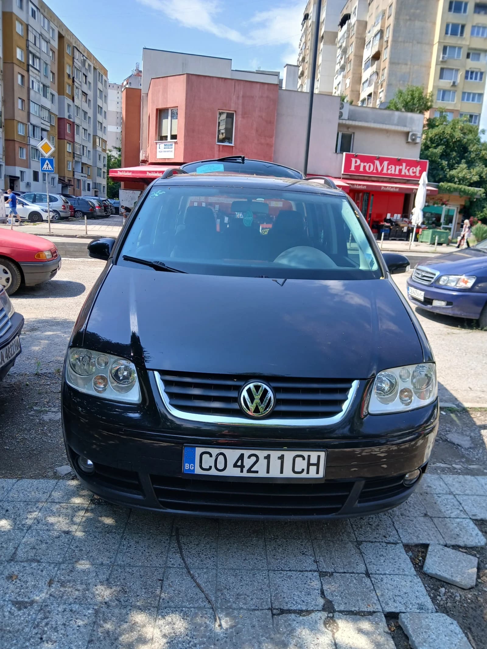 VW Touran Touran - Image 1