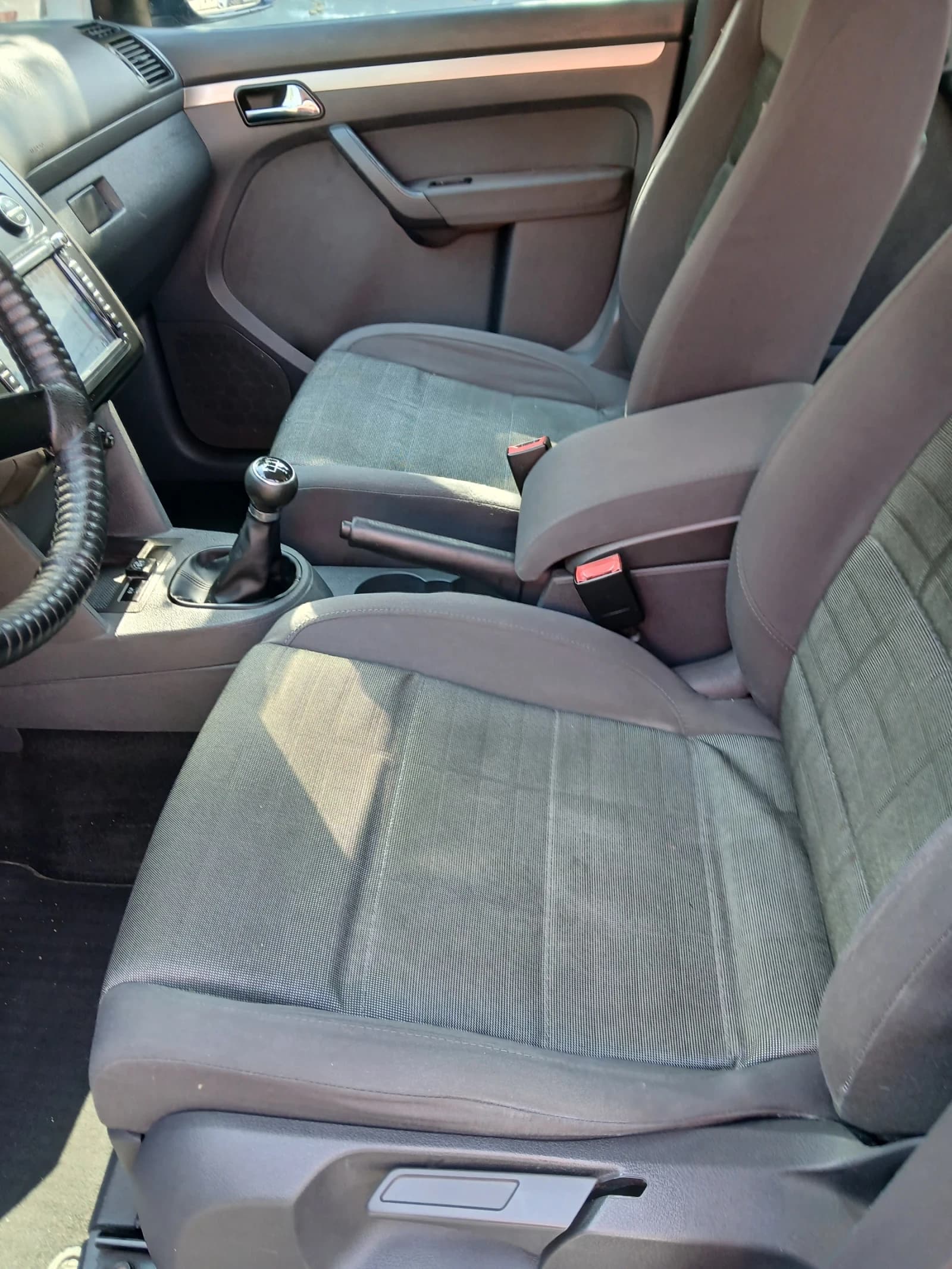 VW Touran Touran - Image 7